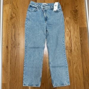 Abercrombie 90s Straight Ultra High Rise Jeans. NWT.
